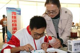 说明:师生协力演示